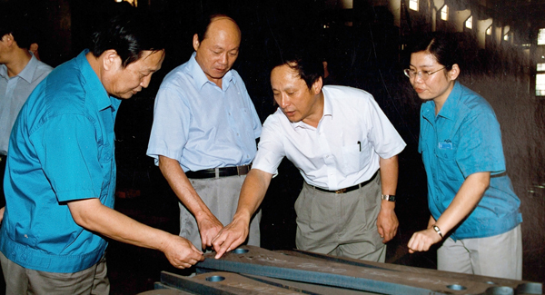 新一屆領(lǐng)導(dǎo)班子上任，掀開徐工變革發(fā)展新篇章
