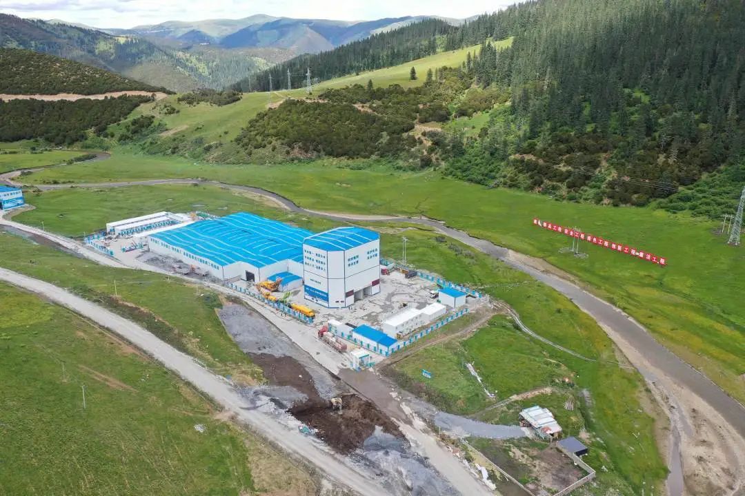 “站”立高原！徐工攪拌站助力川藏線建設(shè)！