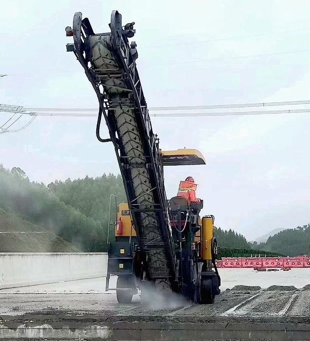 靠譜！徐工銑刨機(jī)化身“護(hù)路使者”助力巴平高速建設(shè)！