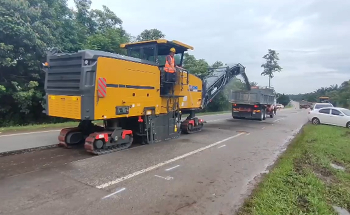 徐工成套道路機(jī)械油面施工，這次在馬來西亞！