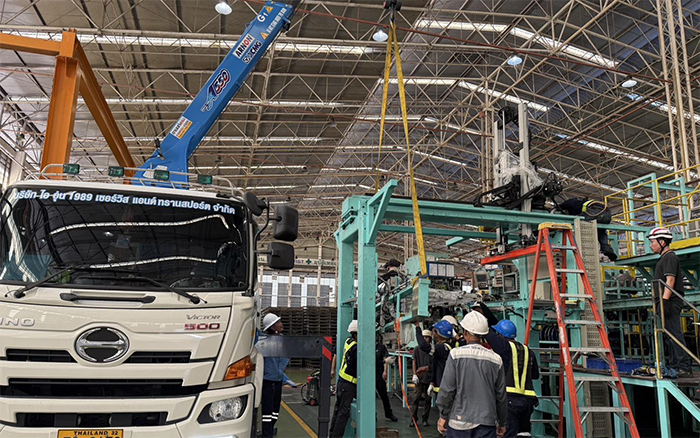 隨車吊界 “卷王” 現(xiàn)身東南亞廠房，一機(jī)頂十臺(tái)
