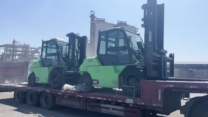 從室內(nèi)到室外，24小時(shí)不停歇！徐工孔雀叉車扎根新疆鋼材廠